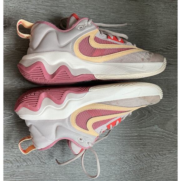 Nike Giannis Immortality 3 Beige Pink Basketball Shoes Performance Wear Size 8.5 - Picture 10 of 12
